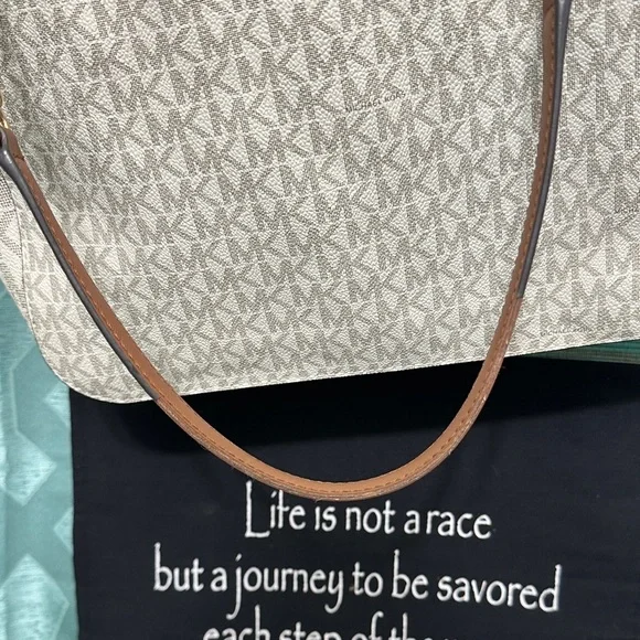 Michael Kors Jet Set Travel large chain shoulder tote bag - Picture 13 of 14